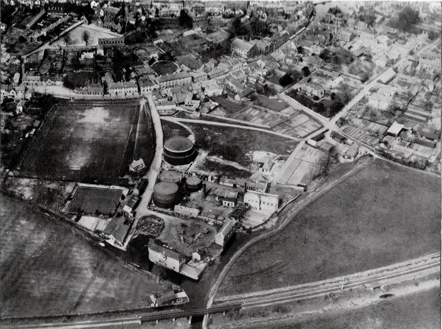 A 1936 aerial view of the Quay Lane gasworks. The then-new boathouse is at the bottom of frame.