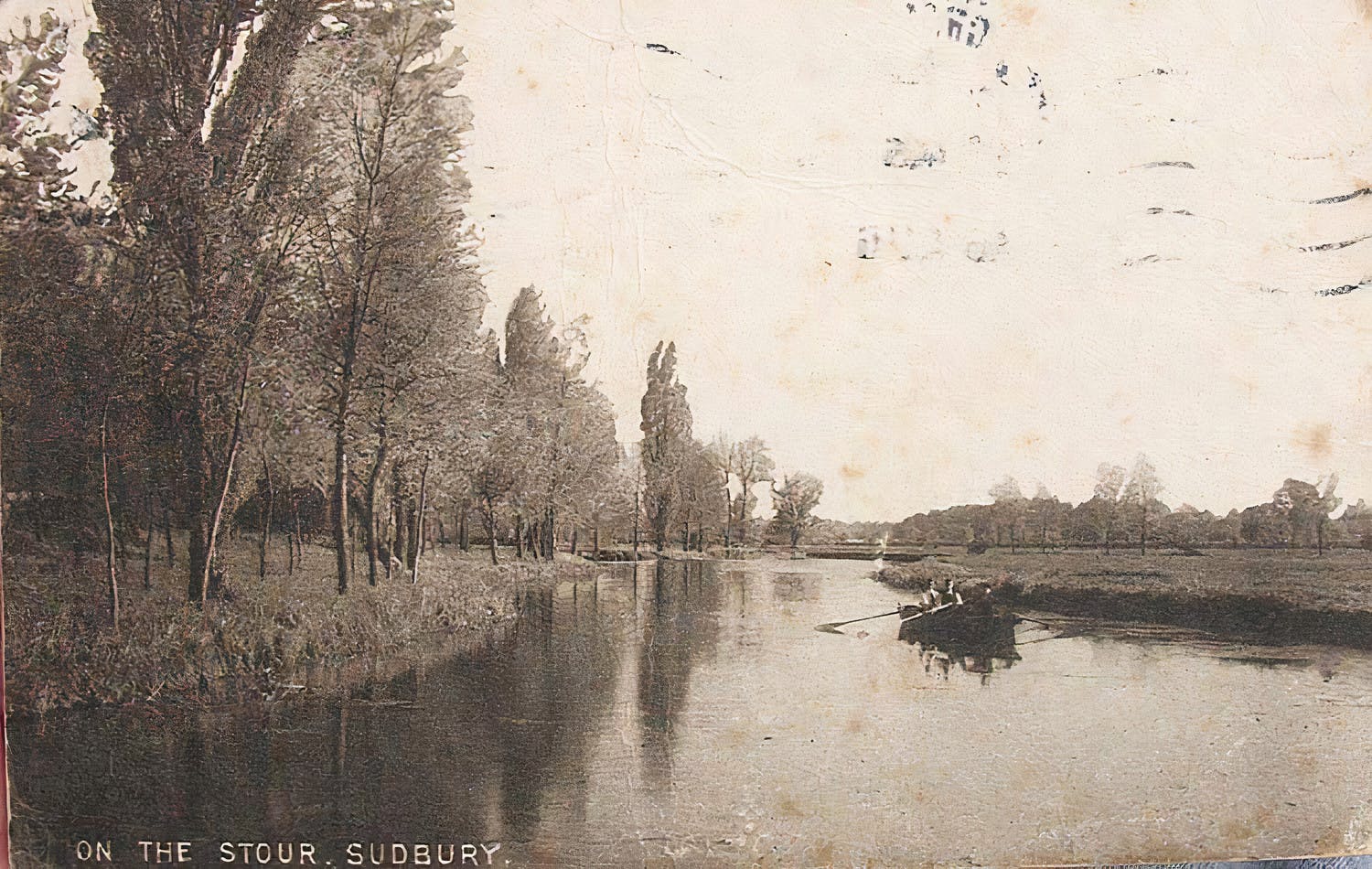 An image thought to date from the 1920s of pleasure boating on the river – probably looking downstream from the vicinity of the railway bridge towards the cut (on the left) leading to The Quay and Friars Meadow beyond.