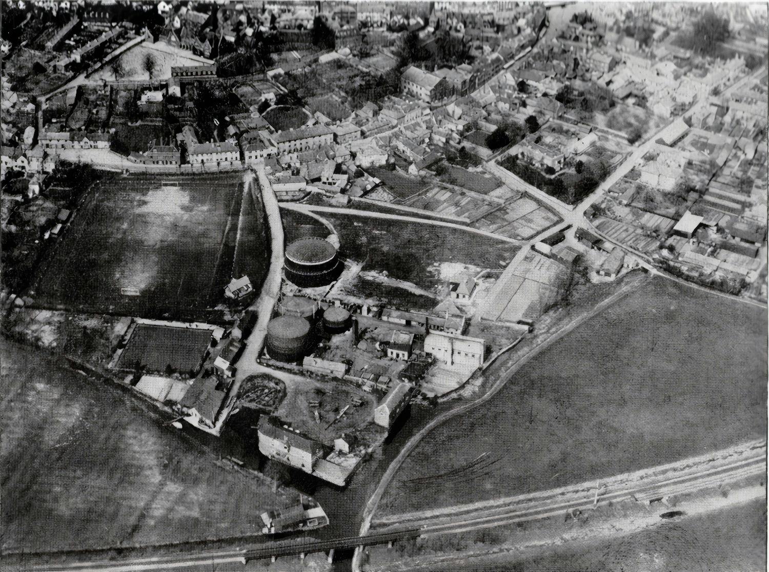 A 1936 aerial view of the Quay Lane gasworks. The then-new boathouse is at the bottom of frame. 