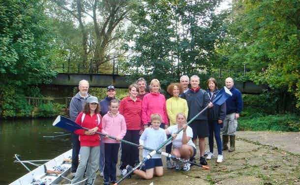 The attendees of our autumn 2008 learn to course, posing for a photo on the landing stage.